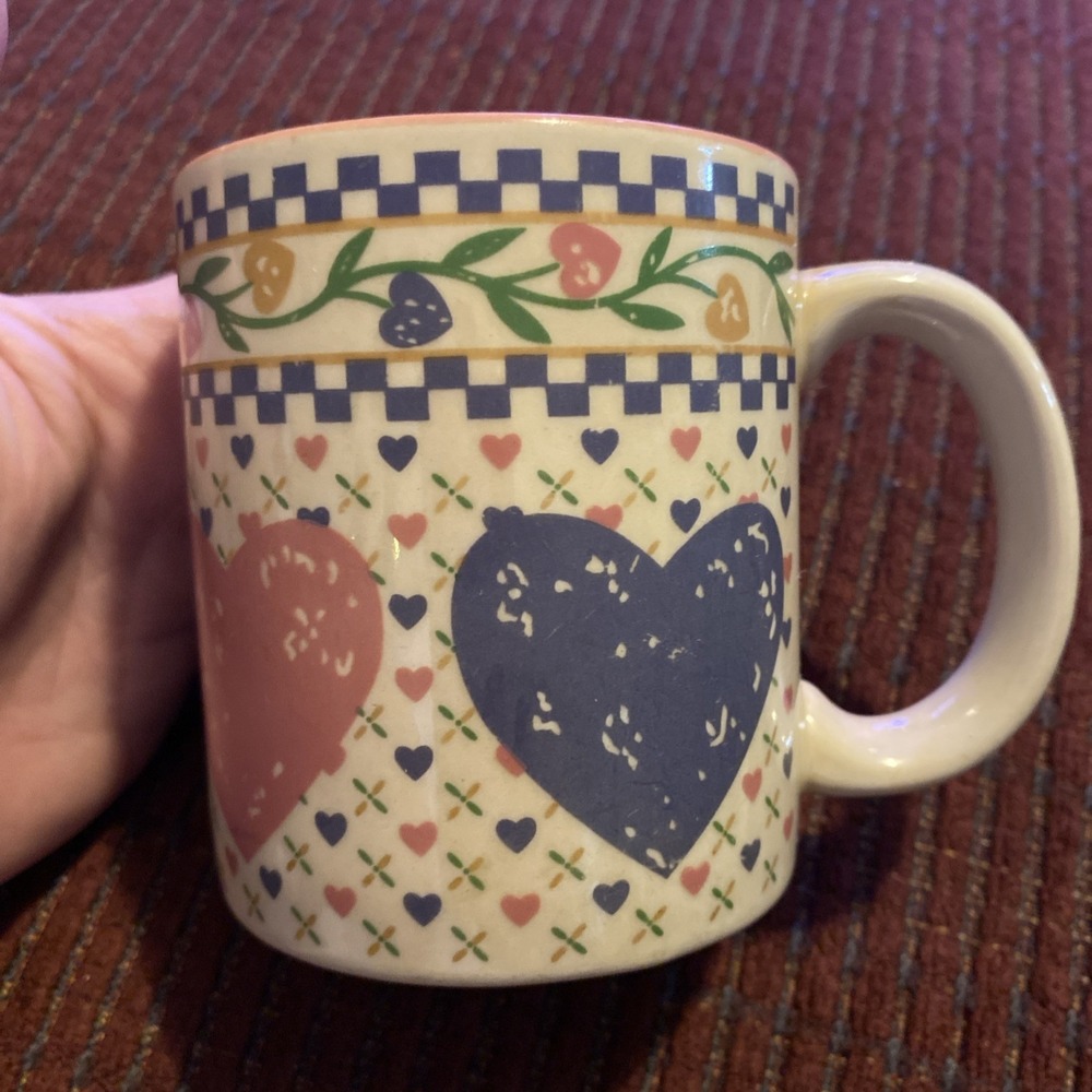 VINTAGE 80'S GRANNY COUNTRY COTTAGE CORE HEARTS DELIGHT FLORAL  CERAMIC 8 OZ MUG